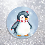 Cute Watercolor jul Penguin med Scarf Runt Klistermärke<br><div class="desc">Kute vismisk vattenfärg Julpenguin och snöflingor med blå bakgrundsmärken.</div>
