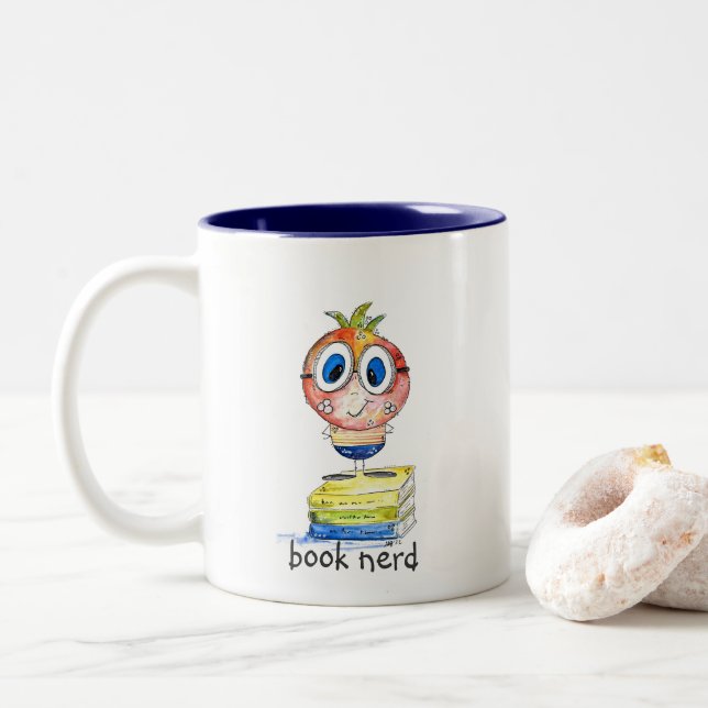 Cute whimsical Bok Nerd Två-Tonad Mugg (Med munk)