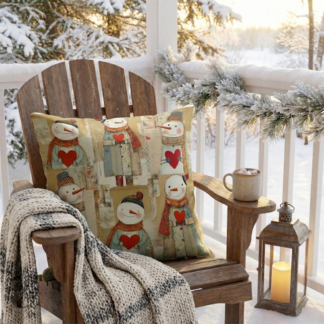 Cute Whimsical Hearts Snowman Winter Kudde (Pillow showing cute illustrations of snowmen with warm red hearts. With lovely earth tones)