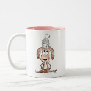 Cute Whimsical Hund med katt på huvudet Två-Tonad Mugg