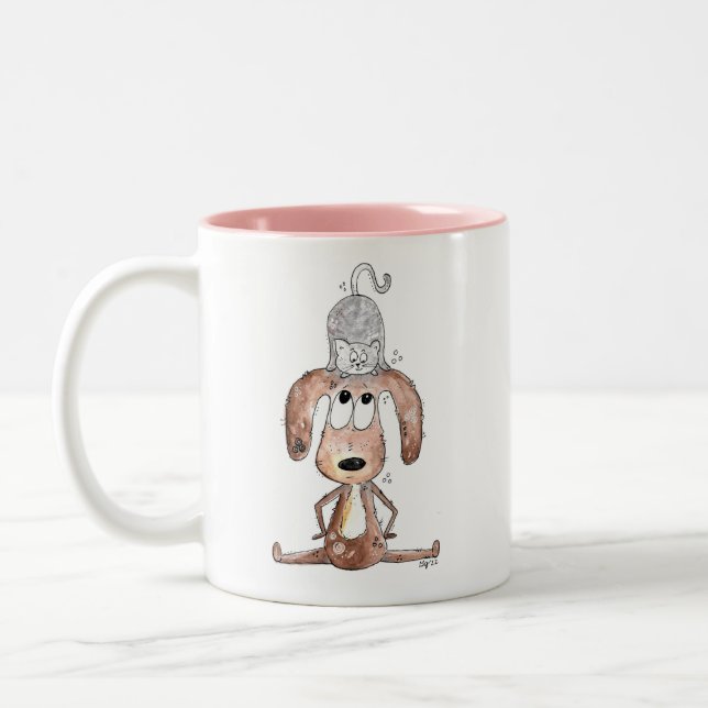 Cute Whimsical Hund med katt på huvudet Två-Tonad Mugg (Vänster)