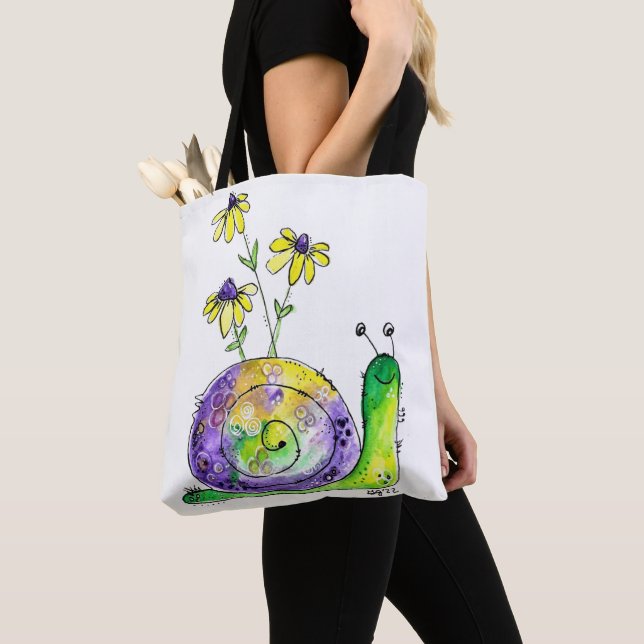 Cute Whimsical Lycklig Snigel med Gula blommor Tygkasse (Närbild)