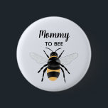 Cute Whimsical Mamma att vara babyskor Knapp<br><div class="desc">Den här söta och visuella knappdesignen för babydusch har en bibild på en pastellblå bakgrund. Den här designen har också en ställe som du kan använda för att lägga till ett namn. "Mamma till bin" kan ändras till "mormor till bin" osv. enligt kraven. Den perfekt naturtematiska tillägget till din babydusch,...</div>