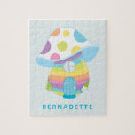 Cute Whimsical Rainbow Mushroom House Blue Namn Pussel<br><div class="desc">Det här söta pusslet har en vismisk bild av växthus för regnbåge i tårblått,  gult och rosa. Anpassa det med ditt namn. Underbar presentidé.</div>