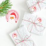 Cute Whimsical Rosa Red God jul Santa Runt Klistermärke<br><div class="desc">Cute Whimsical Rosa Red God jul Santa Classic Round Sticker</div>