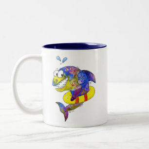 Cute Whimsiic Colorful Shark in Flyt Två-Tonad Mugg