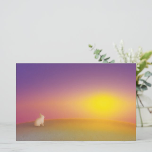 Cute White Bunny Rabbit på Grassy Backe vid Solupp (Stående Fram)