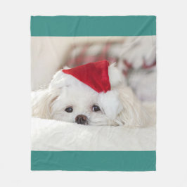 Cute White-Hund i en röd julklapp Fleecefilt