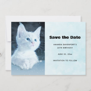 Cute White Kitten med Söt Blue Ögon Spara Datumet