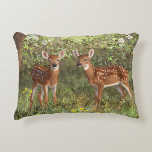 Cute Whitetail Hjort Twin Fawns Prydnadskudde