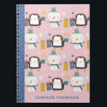 Cute Winter Penguins Snögubbe Rosa Personlig Anteckningsbok<br><div class="desc">Lägg märke till roligt och glädje med den här snygga bärbara personligen som innehåller fina penguiner, snögubbar och färgstarka presenter! Den här visuella utformningen är perfekt för barn eller vem som helst som har kärlek-vintercharm mot en bakgrund av pastellernas rosa med en kontrasterande blå ryggrad. Lägg till ditt namn eller...</div>