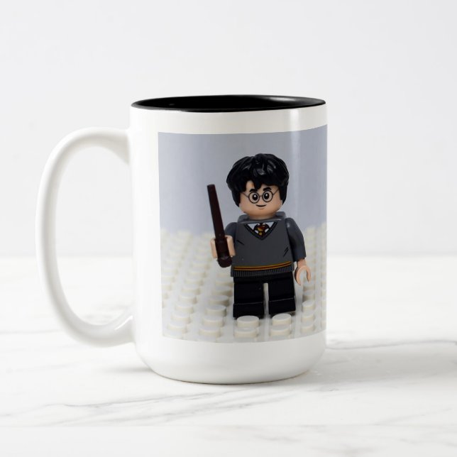 Cute Wizard Toy Figure Mug – Magic-Themed Coffee  Två-Tonad Mugg (Vänster)