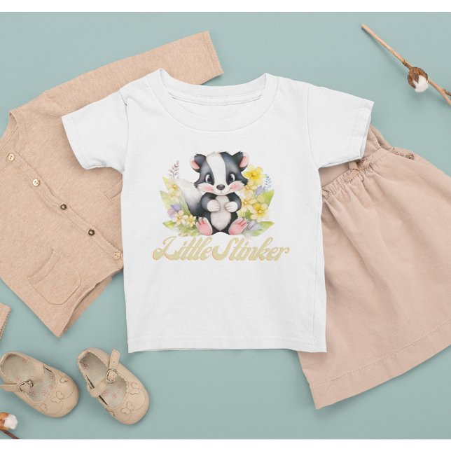 Cute Woodland Skunk Little Stinker Blommigt Animal T Shirt (adorable woodland Skunk shirt for kids "Little Stinker")