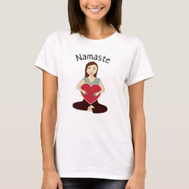Cute Yoga Girl håller Red eart Namaste T Shirt