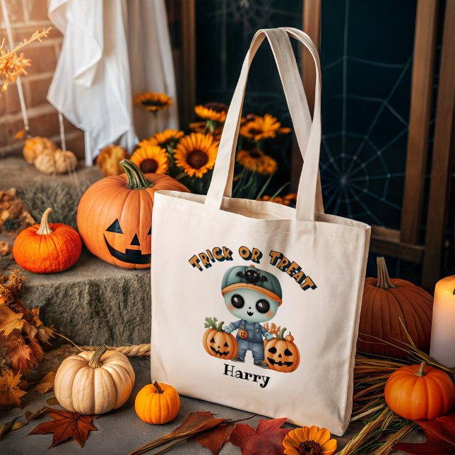 Cute Zombie Bus eller godis Personlig Halloween Tygkasse (Skapare uppladdad)