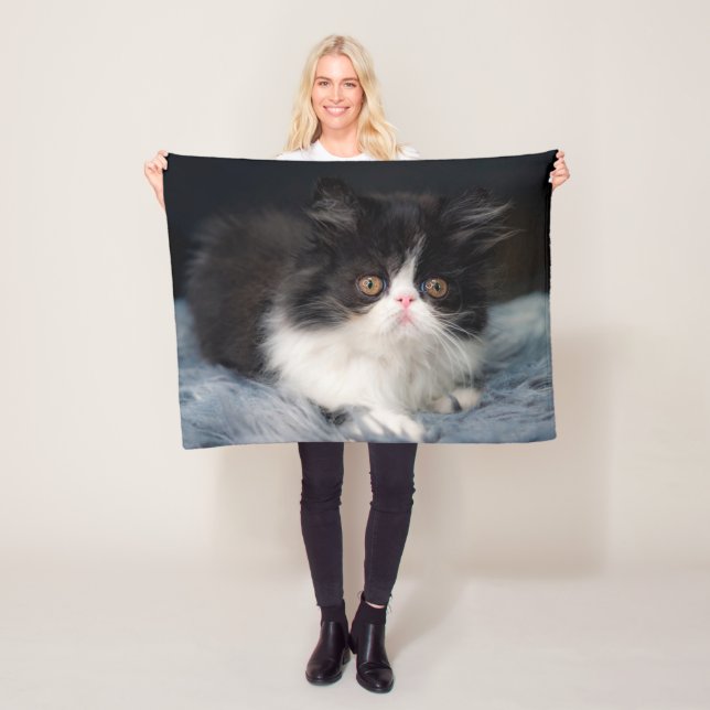 Cutest Baby Animals | Fluffy B&W Kitten Fleecefilt (På plats)