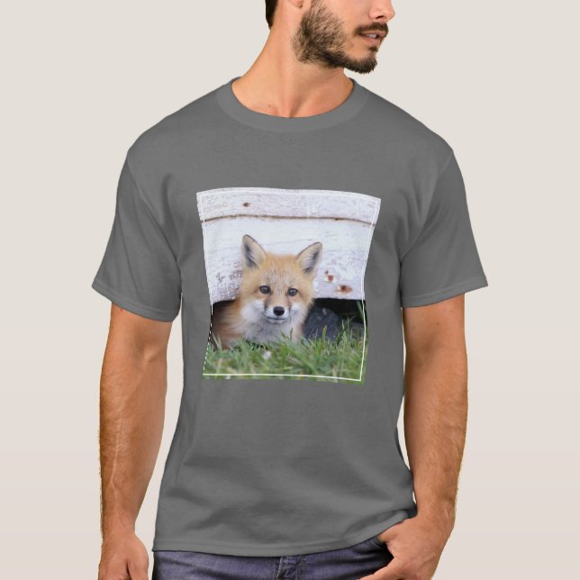 Cutest Baby Animals | Red Fox Kit Peeking T Shirt (Framsida)