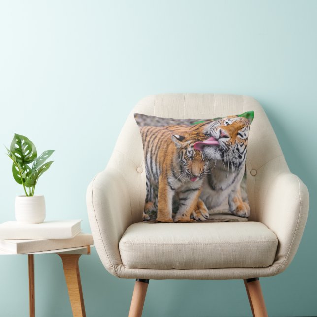 Cutest Baby Animals | Siberian Tiger Family Kudde (Stol)