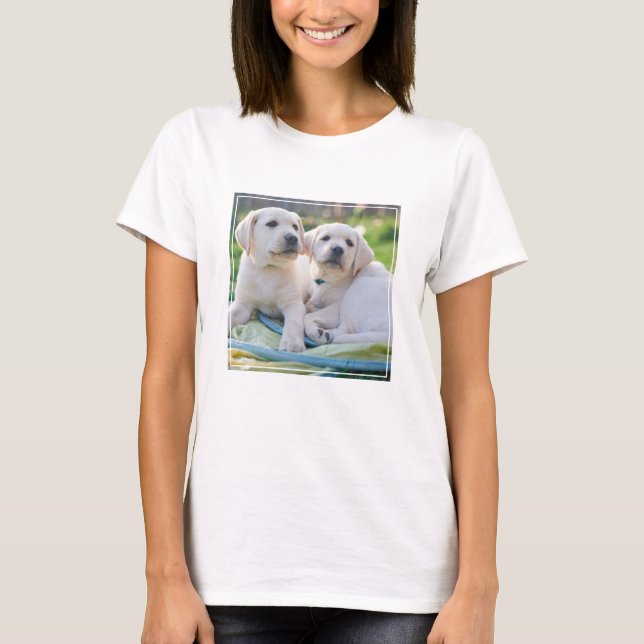Cutest Baby Animals | Yellow Labrador Retrievers T Shirt (Framsida)