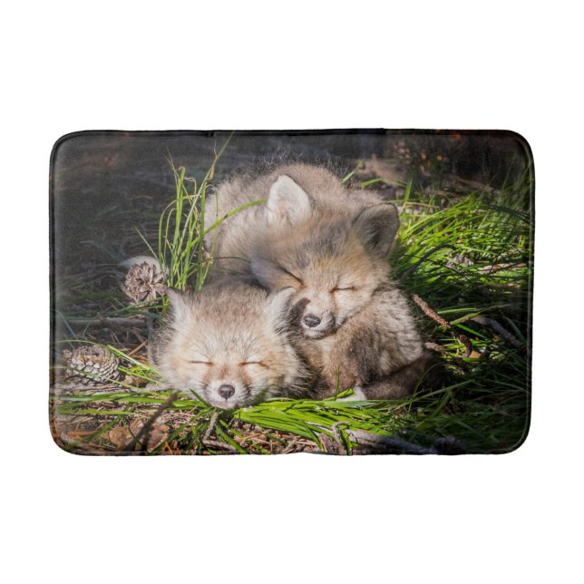 Cutest Baby djur | Baby Red Fox Kits Sleeping Badrumsmatta (Framsidan)