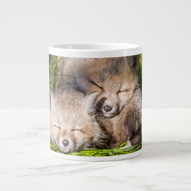 Cutest Baby djur | Baby Red Fox Kits Sleeping Jumbo Mugg (Framsidan)