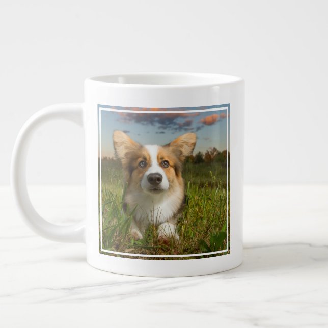 Cutest Baby djur | Corgi in Cloudy Yard Jumbo Mugg (Vänster)