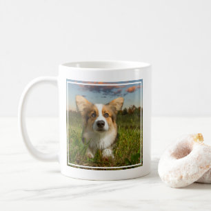 Cutest Baby djur   Corgi in Cloudy Yard Kaffemugg