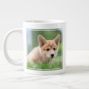 Cutest Baby djur Corgi Puppy på Yard Jumbo Mugg