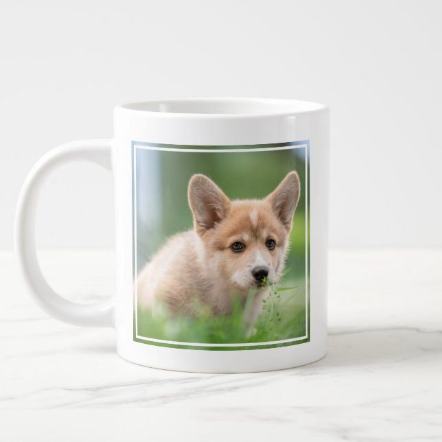 Cutest Baby djur | Corgi Puppy på Yard Jumbo Mugg (Vänster)