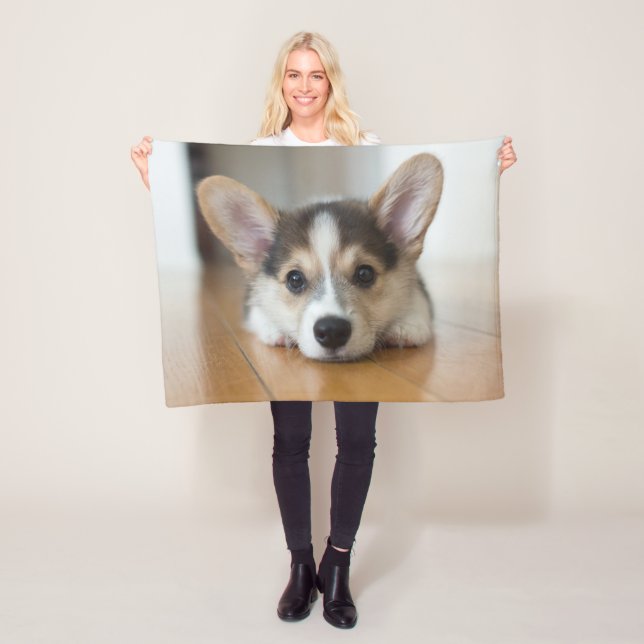 Cutest Baby djur | Corgi Puppy Tittar Fleecefilt (På plats)