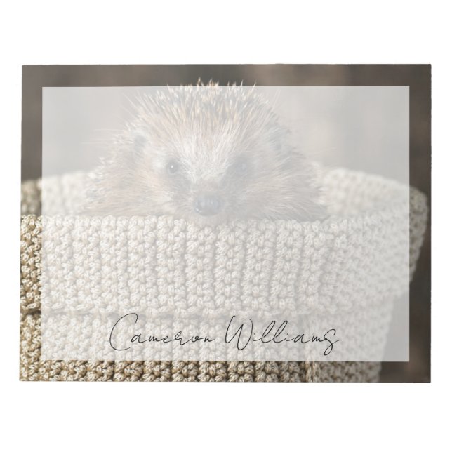 Cutest Baby djur | Hedgehog i Basket Anteckningsblock (Framsida)