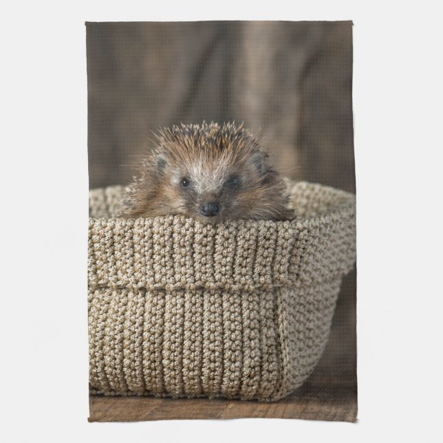Cutest Baby djur | Hedgehog i Basket Kökshandduk (Vertikal)