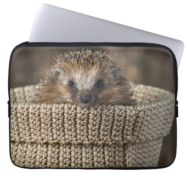 Cutest Baby djur | Hedgehog i Basket Laptop Fodral (Framsidan)