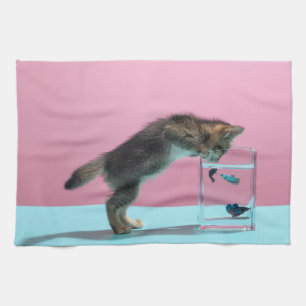 Cutest Baby djur   Kitten Tittar på Fish Bowl Kökshandduk