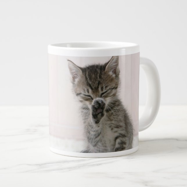 Cutest Baby djur | Slickar Tabby Kitten Jumbo Mugg (Framsida höger)