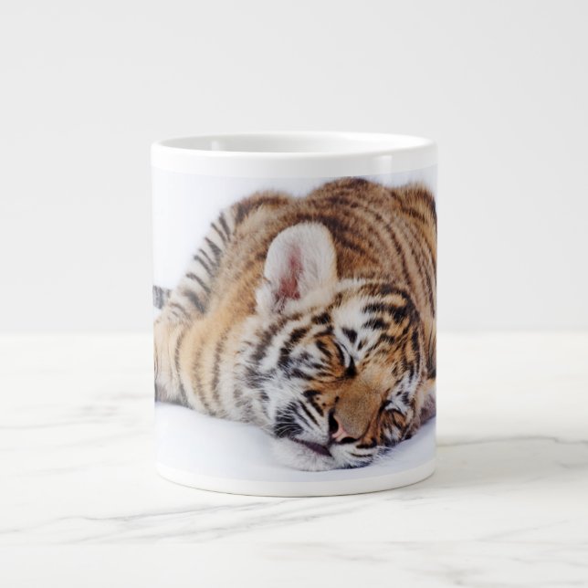 Cutest Baby djur | Sömnig Baby Tiger Unge Jumbo Mugg (Framsidan)