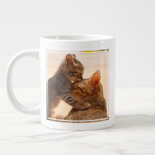 Cutest Baby djur   Tabby Kitten Kiss Jumbo Mugg