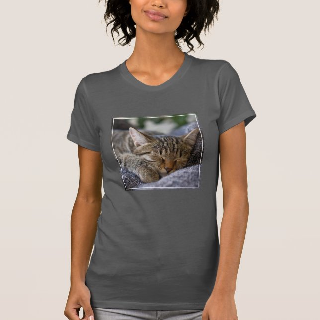 Cutest Baby djur | Tabby Kitten Sleeping T Shirt (Framsida)