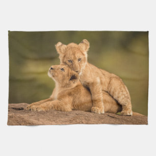 Cutest Baby djur Två Lejona Ungar Kökshandduk