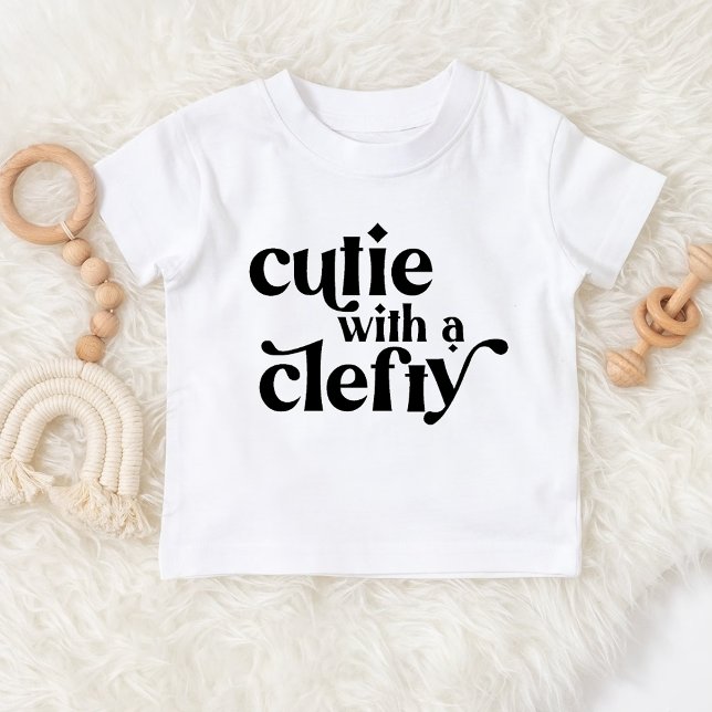 Cutie med en ren Baby T-Shirt (Skapare uppladdad)