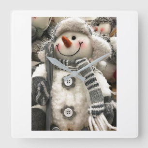 **CUTIE PAJ SNÖGUBBE** CLOCK FYRKANTIG KLOCKA