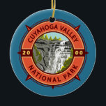 Cuyahoga Valley nationalpark Retro Compass Emblem Julgransprydnad Keramik<br><div class="desc">Konstruktion för vektorbilder i Cuyahoga Valley. Parken ljuger längs Cuyahoga-floden mellan Ohio-städerna Cleveland och Akron.</div>