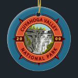Cuyahoga Valley nationalpark Retro Compass Emblem Julgransprydnad Keramik<br><div class="desc">Konstruktion för vektorbilder i Cuyahoga Valley. Parken ljuger längs Cuyahoga-floden mellan Ohio-städerna Cleveland och Akron.</div>