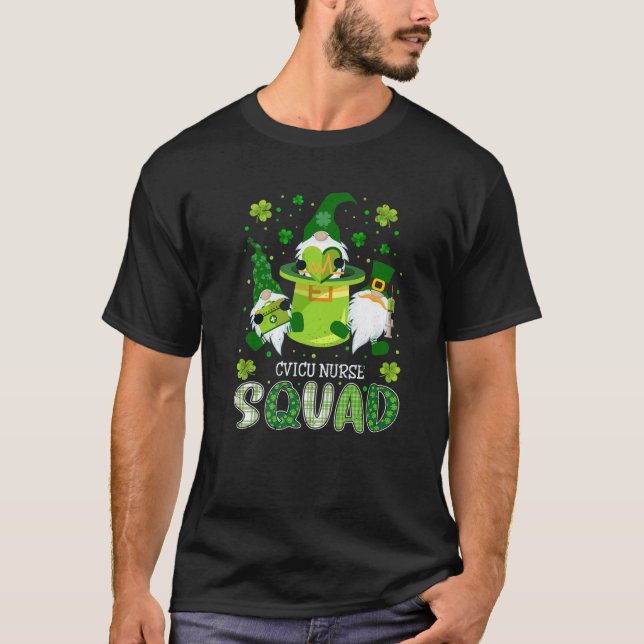 CVICU Nurse Squad Nursing St Patrick Day Gnomes Ir T Shirt (Framsida)