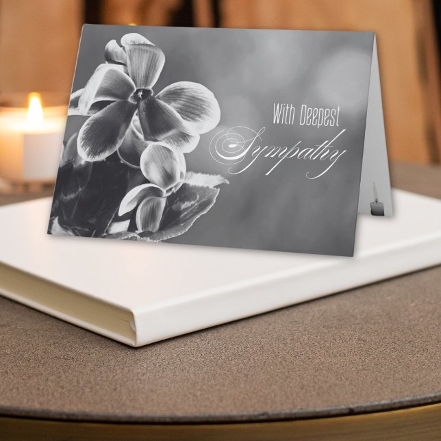 Cyclamen Flowers och ljus Illustration Sympathy Kort (Skapare uppladdad)