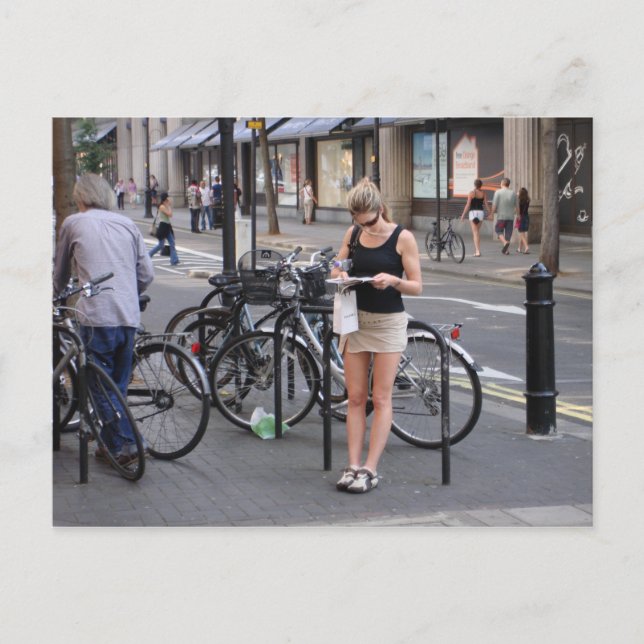 Cycle a miniskirt vykort (Framsida)