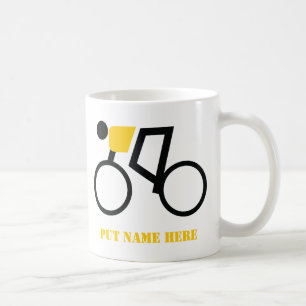 Cyclist kör sin cykelanpassningsbar kaffemugg