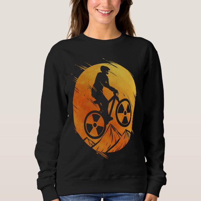 Cyclist mountain bike for bike tour bike t shirt (Framsida)