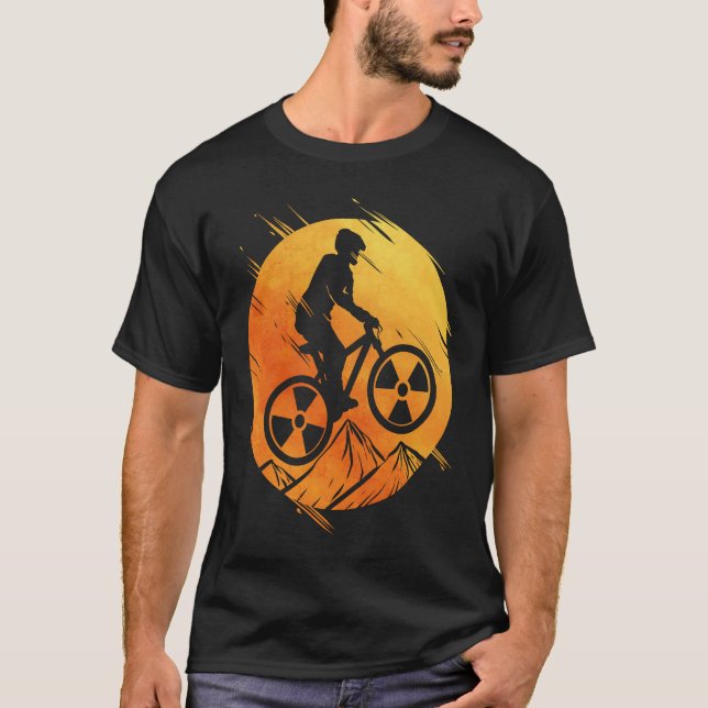 Cyclist mountain bike for bike tour bike t shirt (Framsida)