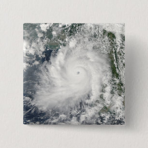 CycloneGiri flyttningar ashore över Burma Knapp